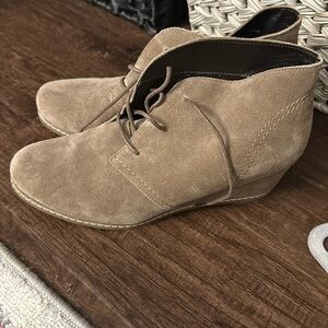 women’s boots! size 9! worn a total of 2 times